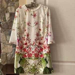 EUC! Ted Baker of London floral shift dress. Size 3 (US 6). Updated feminine!